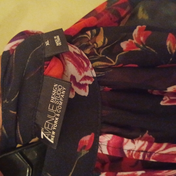 EUC Floral Print Blouse - Picture 3 of 4